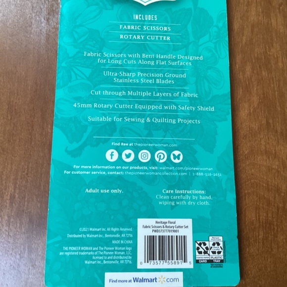 The Pioneer Woman Matte Fabric Scissors and Cutter Set - Picture 7 of 7